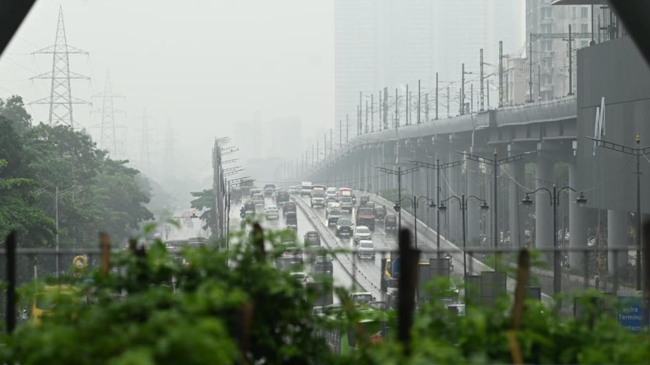Parts of Mumbai witnessed heavy showers overnight along with thunder and lightning