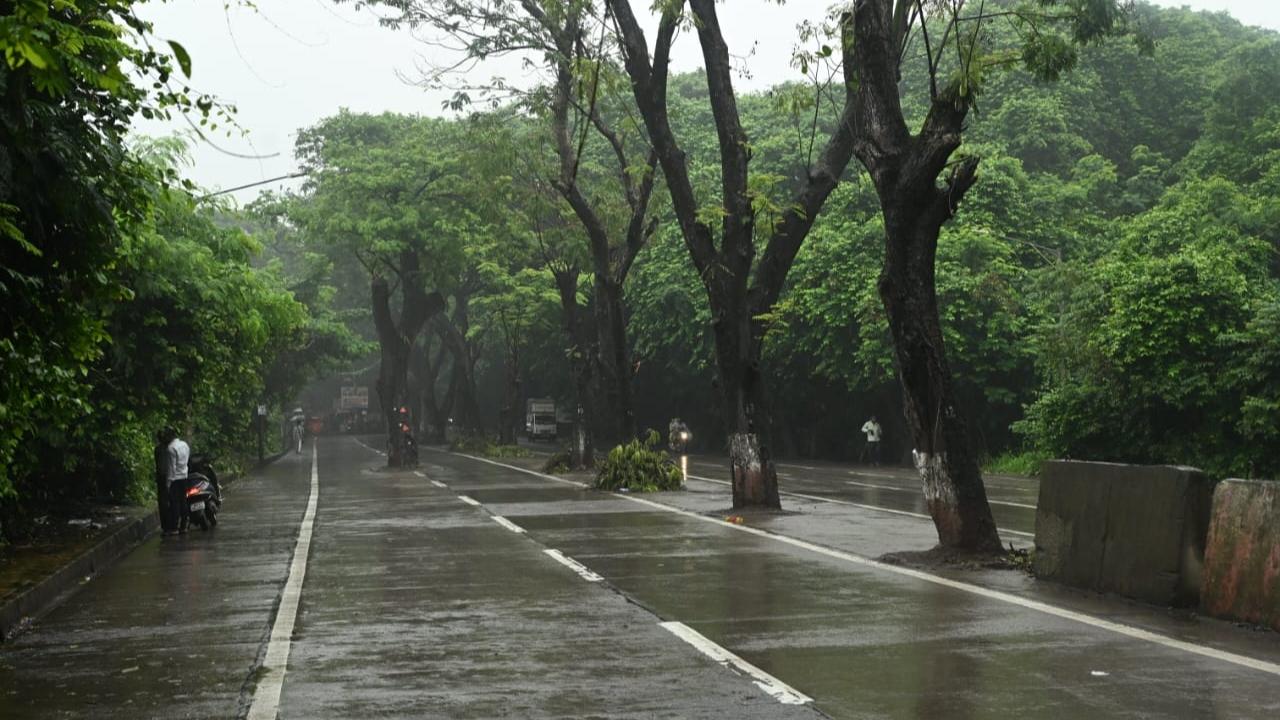 On Monday, there is forecast of a high tide of 3.55 metres at 2.37 am and a low tide of 1.06 metres at 8.20 am, the officials said