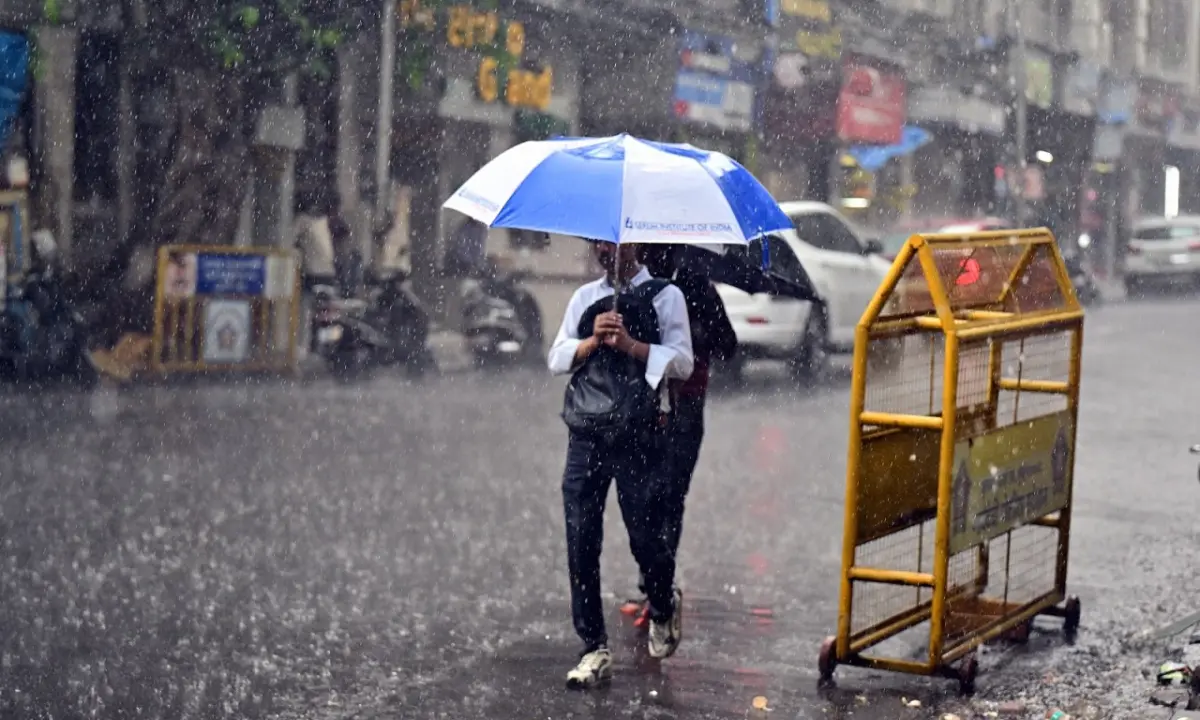 Mumbai weather updates: Partly cloudy skies with light to moderate rain likely