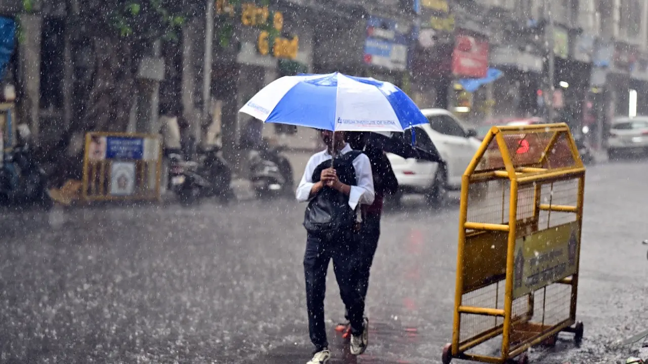 Mumbai weather updates: Light showers, thunderstorms likely today