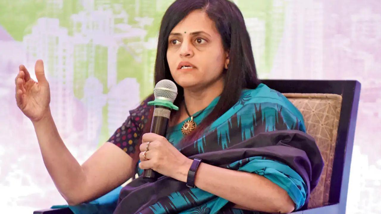 Mumbai News LIVE Updates: MMRCL says tarpaulin on Mumbai Metro 3 entry usual 