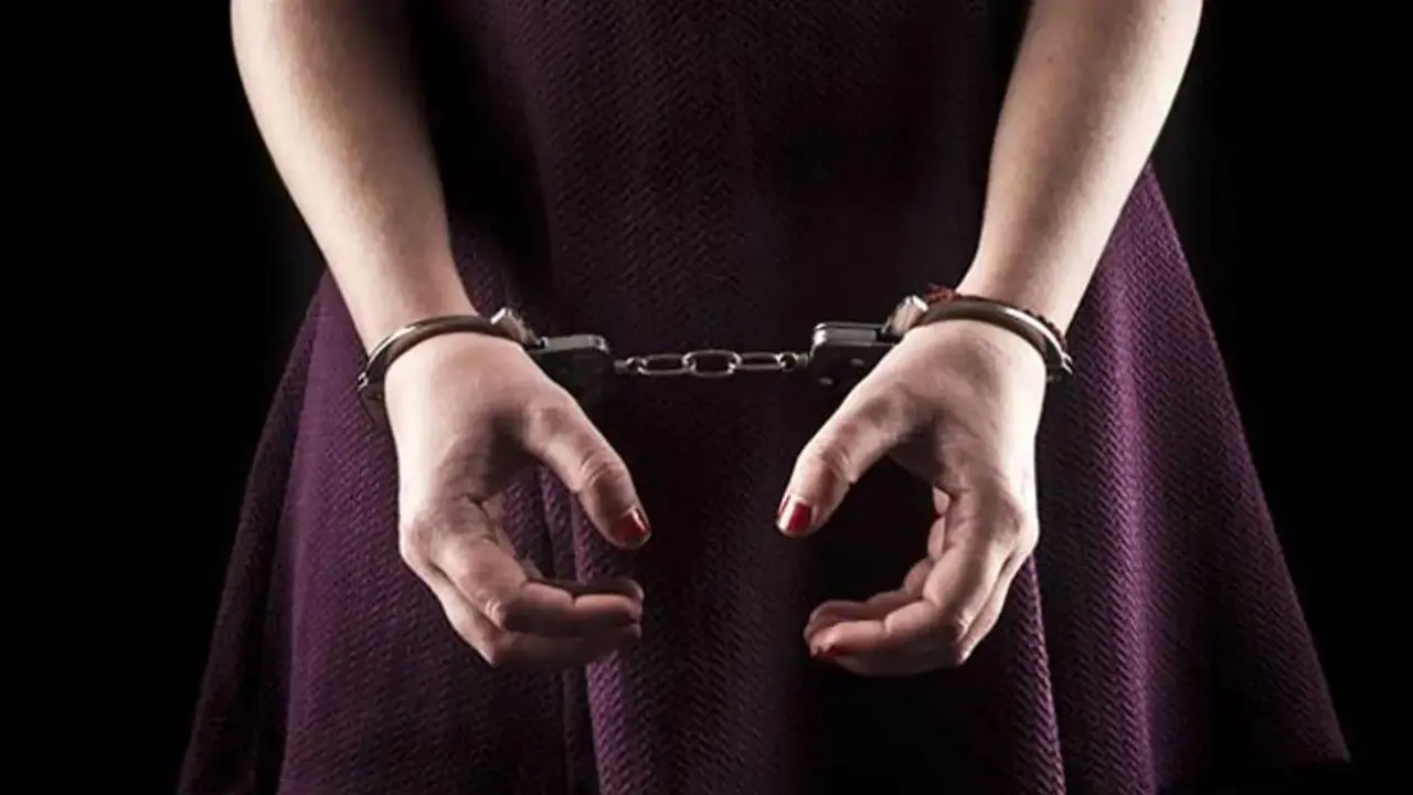 Wife arrested for hurling hot oil on autorickshaw driver in Thane district
