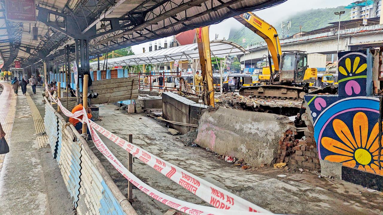 Mumbai: Part of Mumbra railway platform sinks