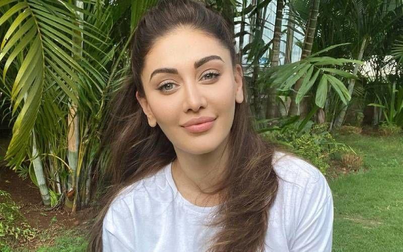 During an interview, she revealed that she was paid Rs 7000 for her appearance in Kaanta Laga.