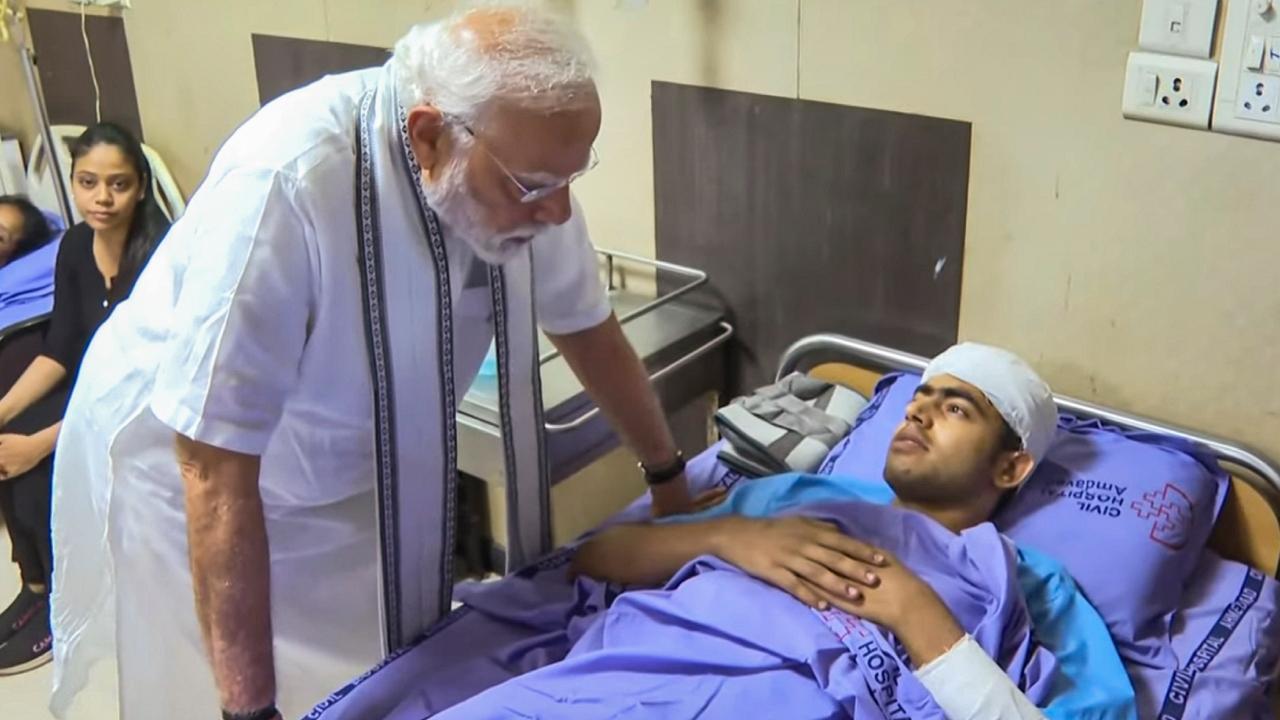He also interacted with doctors of the civil hospital