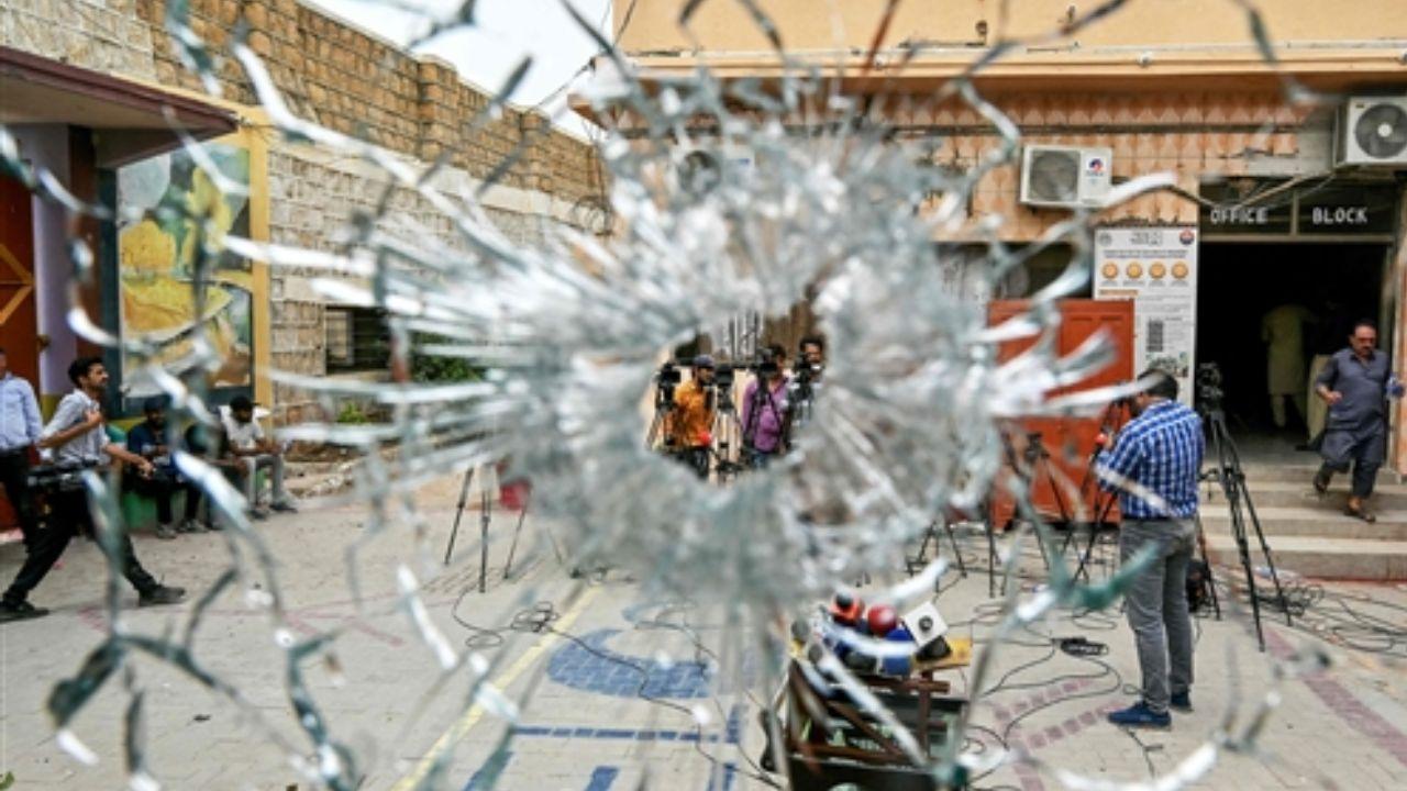 Sindh Home Minister Zia-ul Hasan Lanjhar confirmed that 216 prisoners had escaped the jail adding that 78 were recaptured within 24 hours. He also stated that a dozen policemen and inmates were injured in the violence and one prisoner was shot dead while attempting to flee