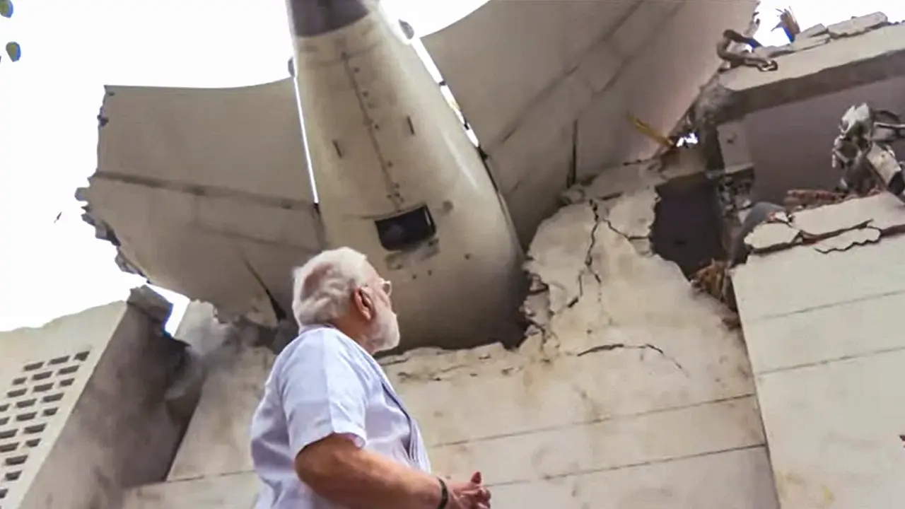Prime Minister Modi visits Ahmedabad plane crash site
