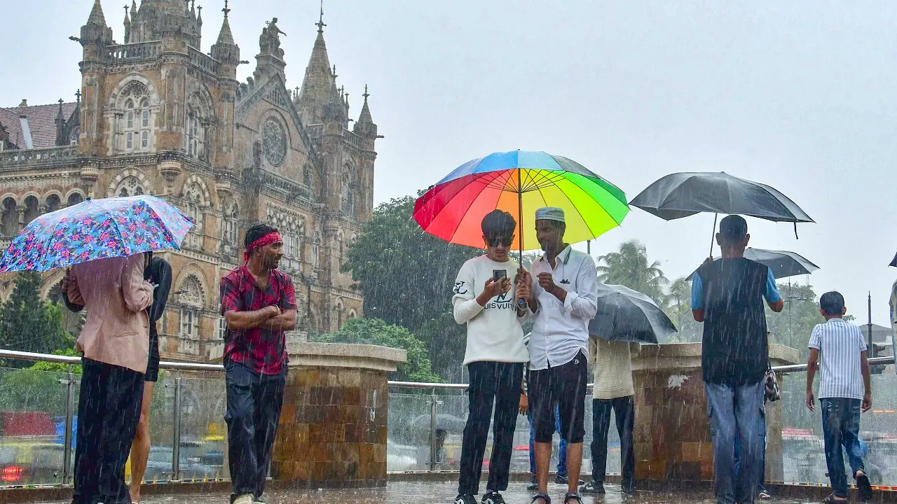 Mumbai weather updates: Heavy rainfall likely today, IMD issues yellow alert