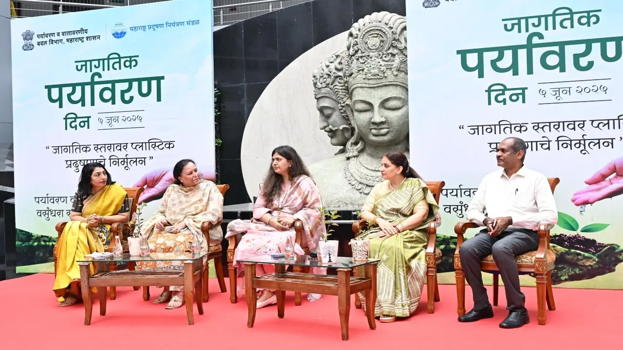 Pankaja Munde leads plastic-eradication drive at Chowpatty on Environment Day