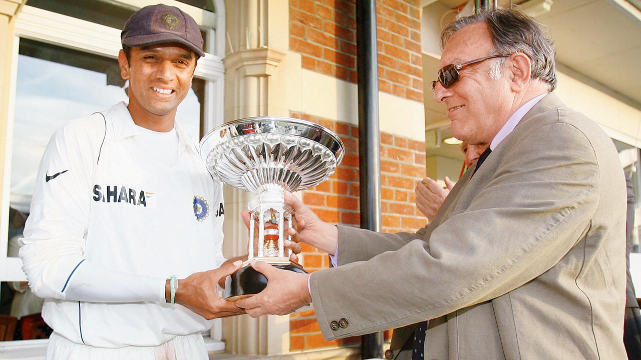 India captain Rahul Dravid receives the Pataudi Trophy from the late Tiger Pataudi at the Oval, London, in 2007. Pic/Getty Images