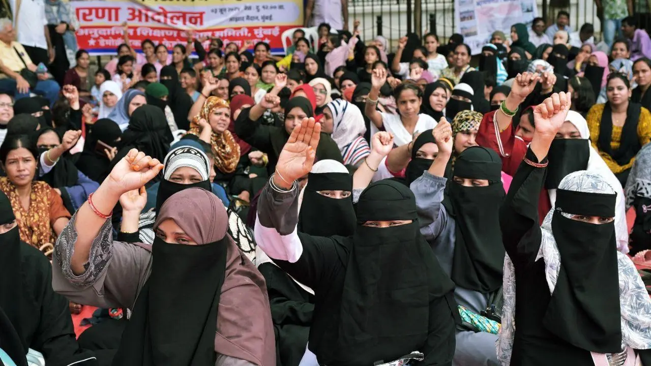 IN PHOTOS: DYFI protests in Mumbai, demands implementation of RTE