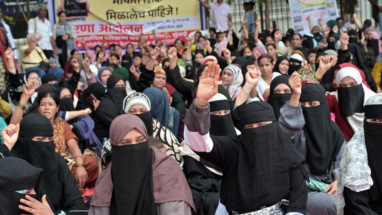 The protesters alleged that several schools were violating the RTE provisions