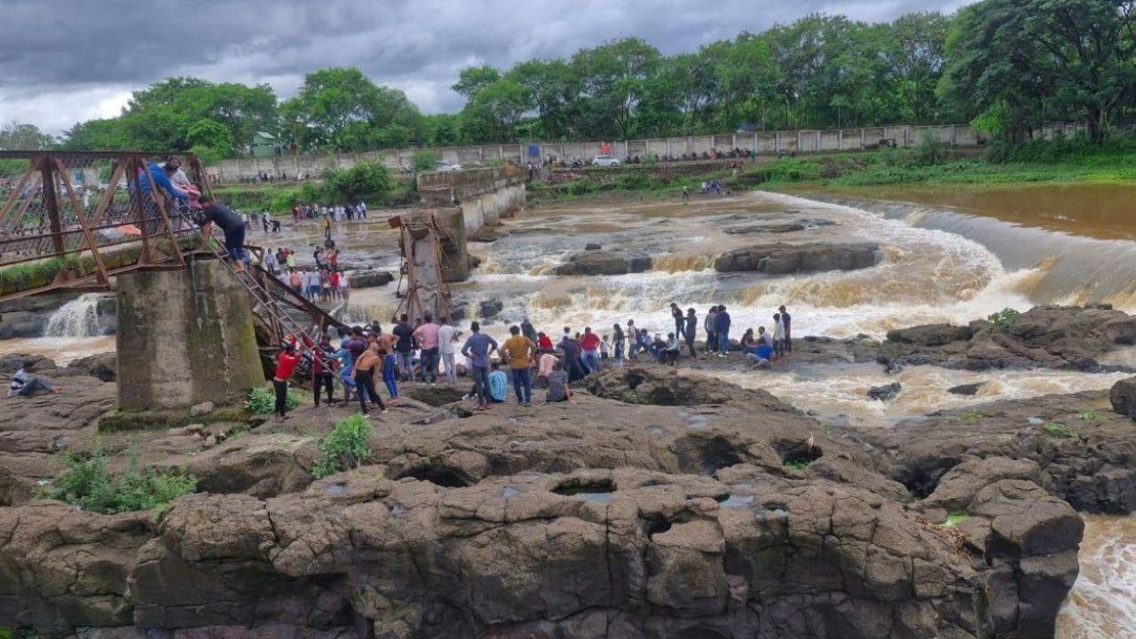 Indrayani river bridge collapse: Ex-minister seeks probe