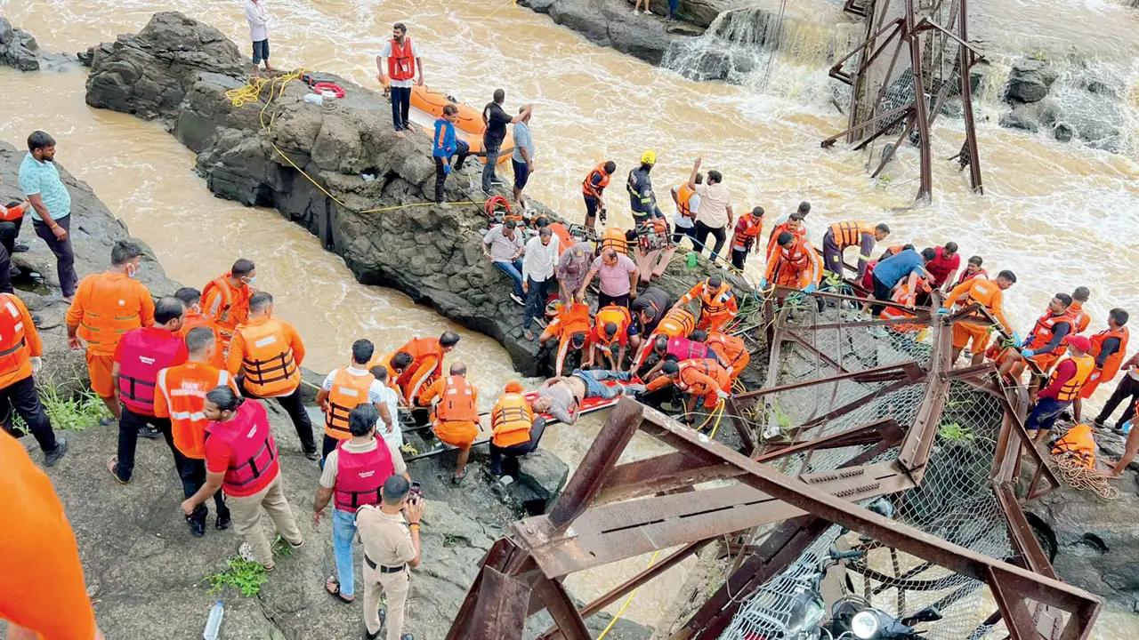 Over 80 feared washed away in bridge collapse near Pune
