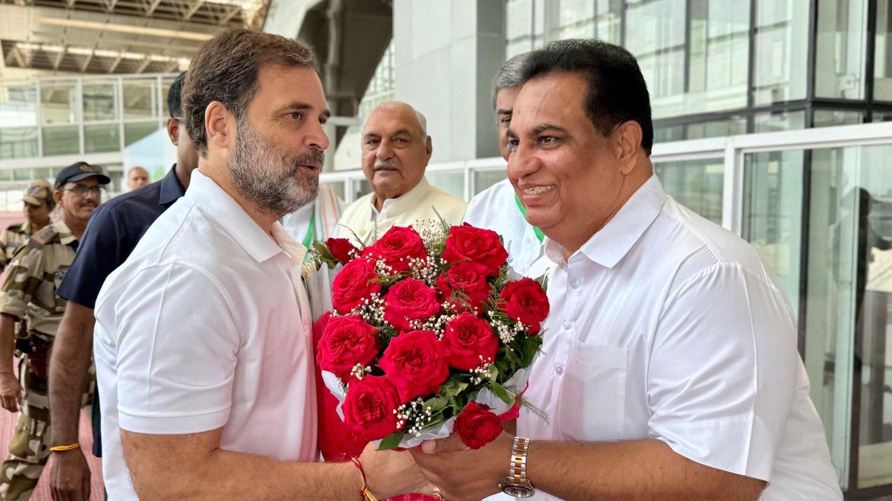 During his two-and-a-half-hour stay, Rahul Gandhi held a meeting with the party's senior leaders. It was followed by another meeting with AICC and PCC observers