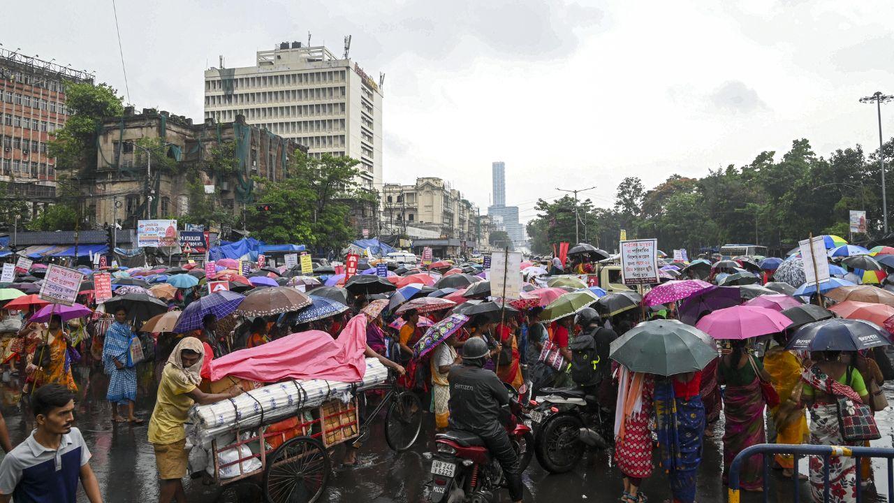 The local meteorological department here has issued an 'orange' alert for heavy rain at isolated places of Mandi and Shimla districts on Saturday while a 'yellow' warning has been issued for Bilapsur, Solan and Sirmaur districts