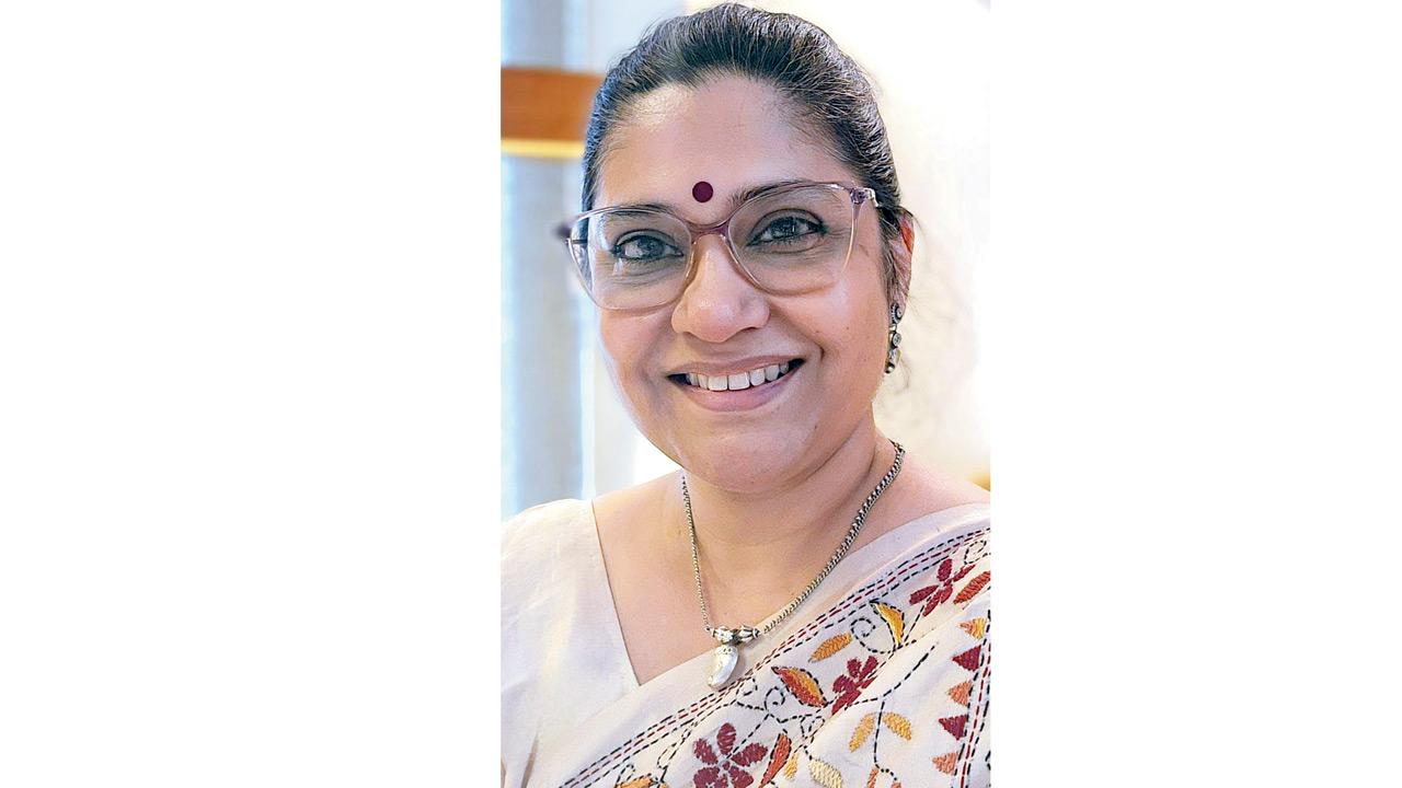 Renuka Shahane made her directorial debut with  Rita (2009). In 2021, she helmed the Kajol-starrer Tribhanga