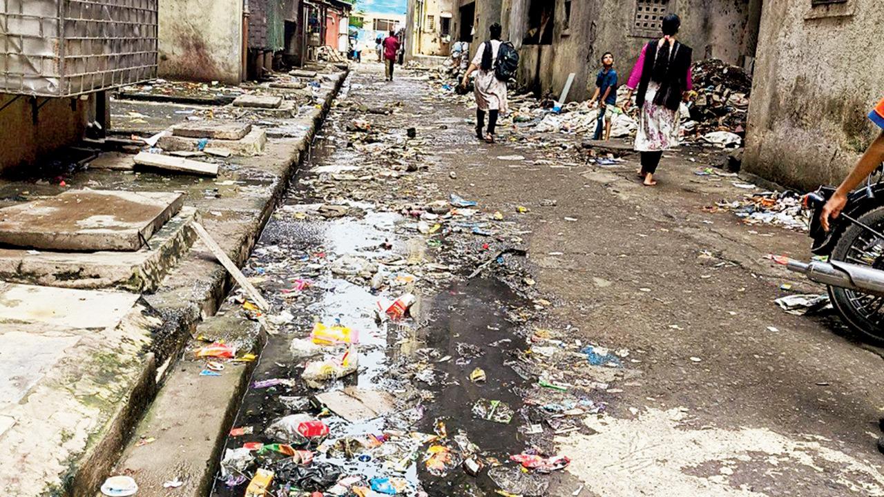 Mumbai: BMC cracks whip on SHGs in Sangharsh Nagar clean-up drive