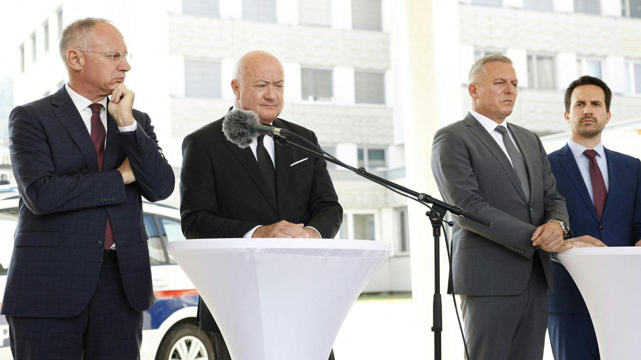 Following a 10 a.m. call, special forces were among those immediately sent to the BORG Dreierschutzengasse high school, located about a kilometre from Graz's historic centre. By 11:30 a.m., police confirmed on social network X that the school had been evacuated and everyone had been taken to a secure meeting point