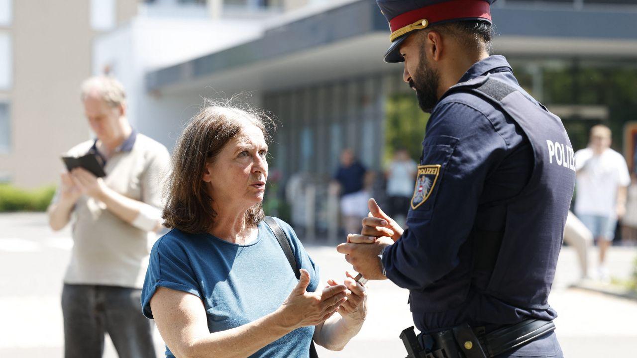 Elke Kahr, the Mayor of Graz, was seen speaking with a policeman near the school where a shooting had occurred, resulting in multiple fatalities