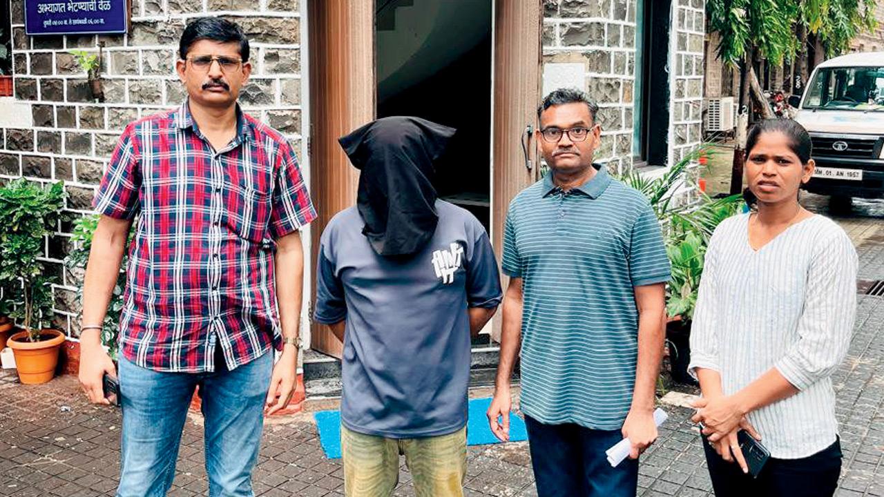 Drug peddler Shahrukh Bullet (face covered) in police custody; cops suspect a link with Shabby and Usmani