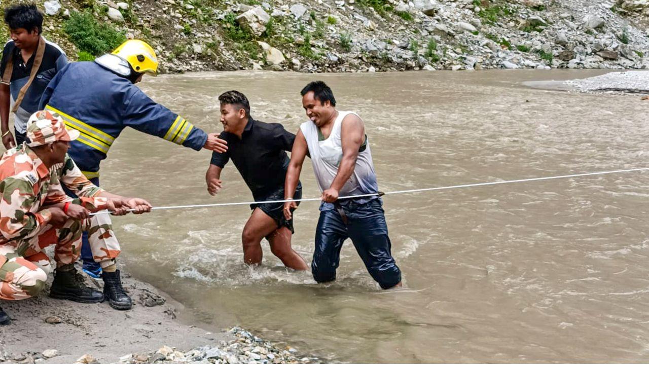 Sikkim: Teesta River water level rises amid heavy rainfall, IMD issues red alert
