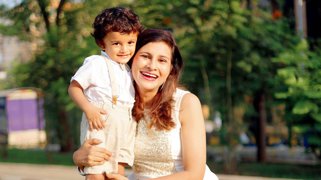 Snehalata with son Aarit Shah 