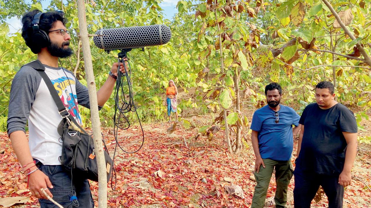 The crew works behind the scenes on the sets of Mulsotan in (right) Dediapada, Gujarat. PICS COURTESY/JANANTIK SHUKLA
