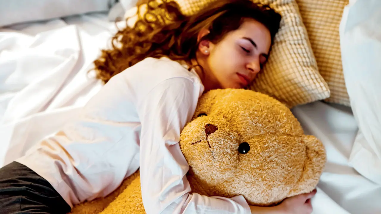 Does cuddling with a soft toy improve your sleep?