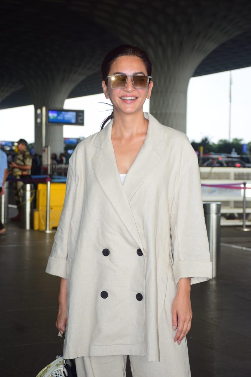 Kriti Kharbanda looked smart as she was clicked at Mumbai airport. The actress wore a beige co-ord set and smiled ear to ear as she posed for the cameras
