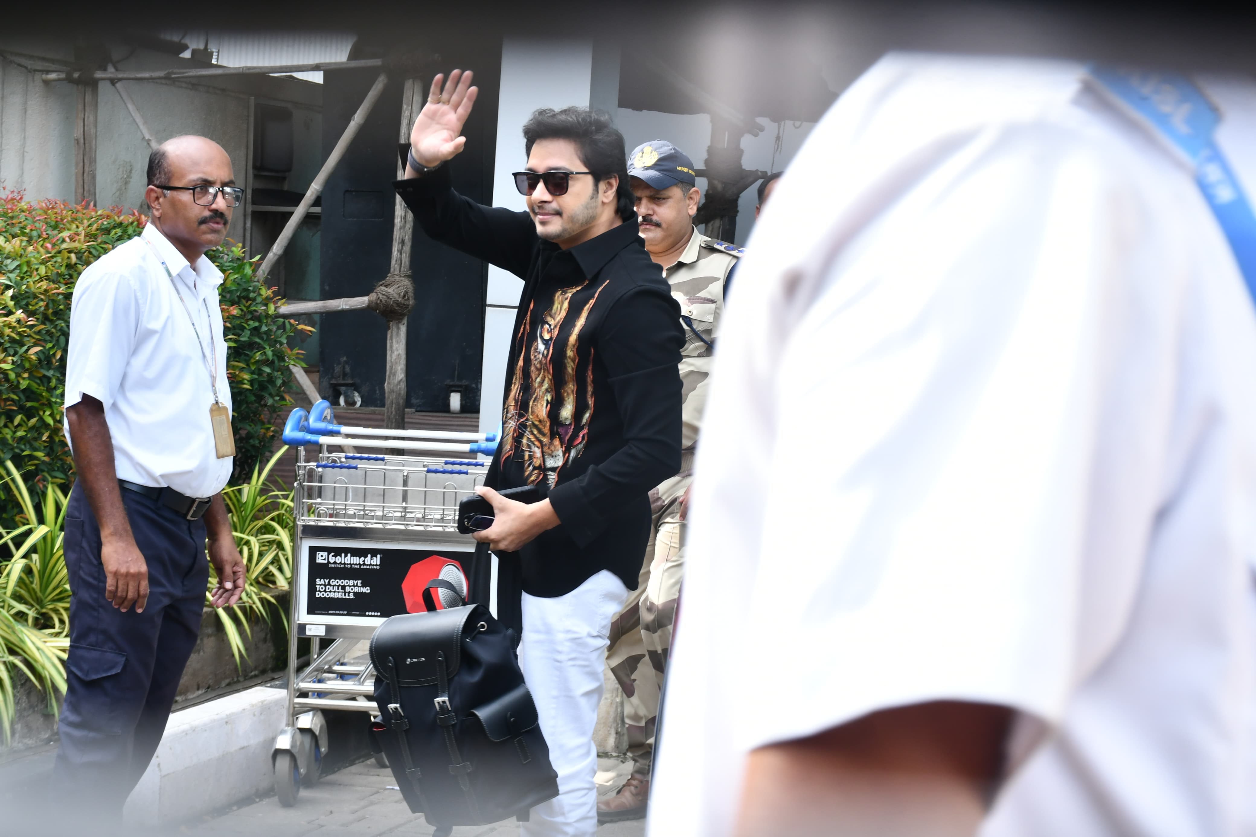 Shreyas Talpade looked smart in a comfy black shirt paired with white jeans and a T-shirt featuring a tiger print. The actor waved at the paparazzi as he jetted off from the city