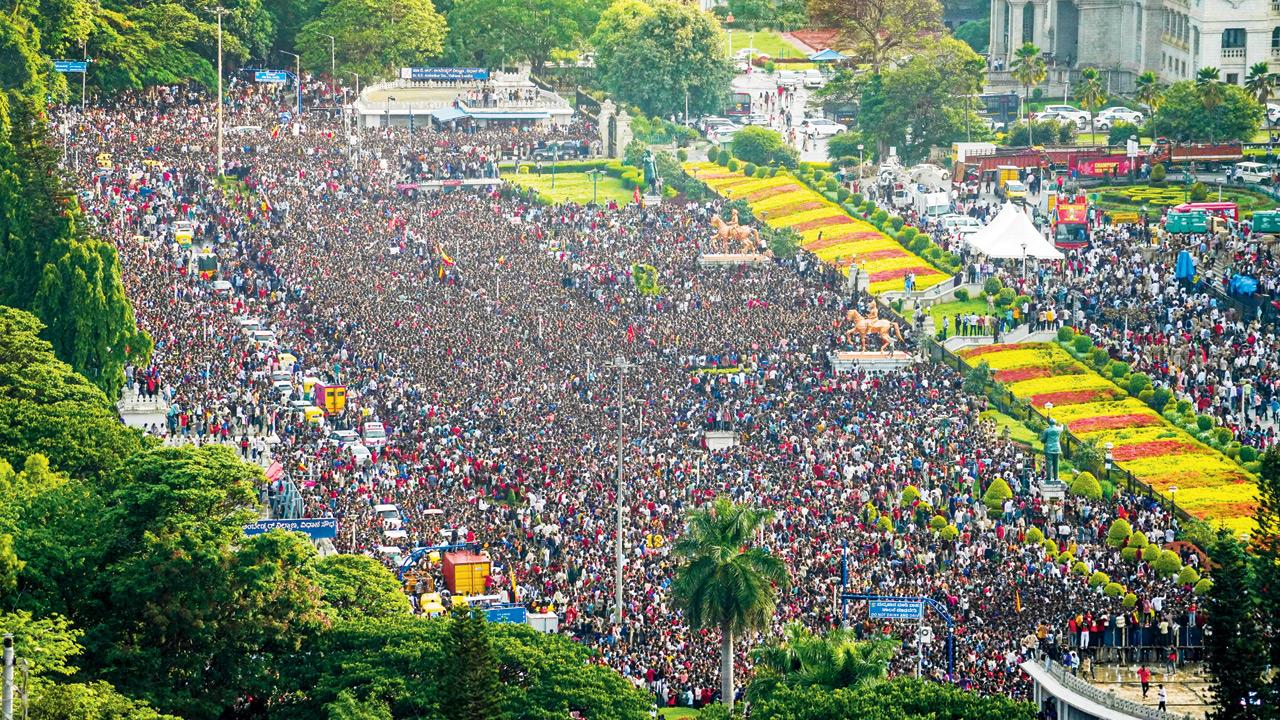 An aerial view of fans gathered during the RCB felicitation ceremony at Vidhana Soudha, in Bengaluru, yesterday