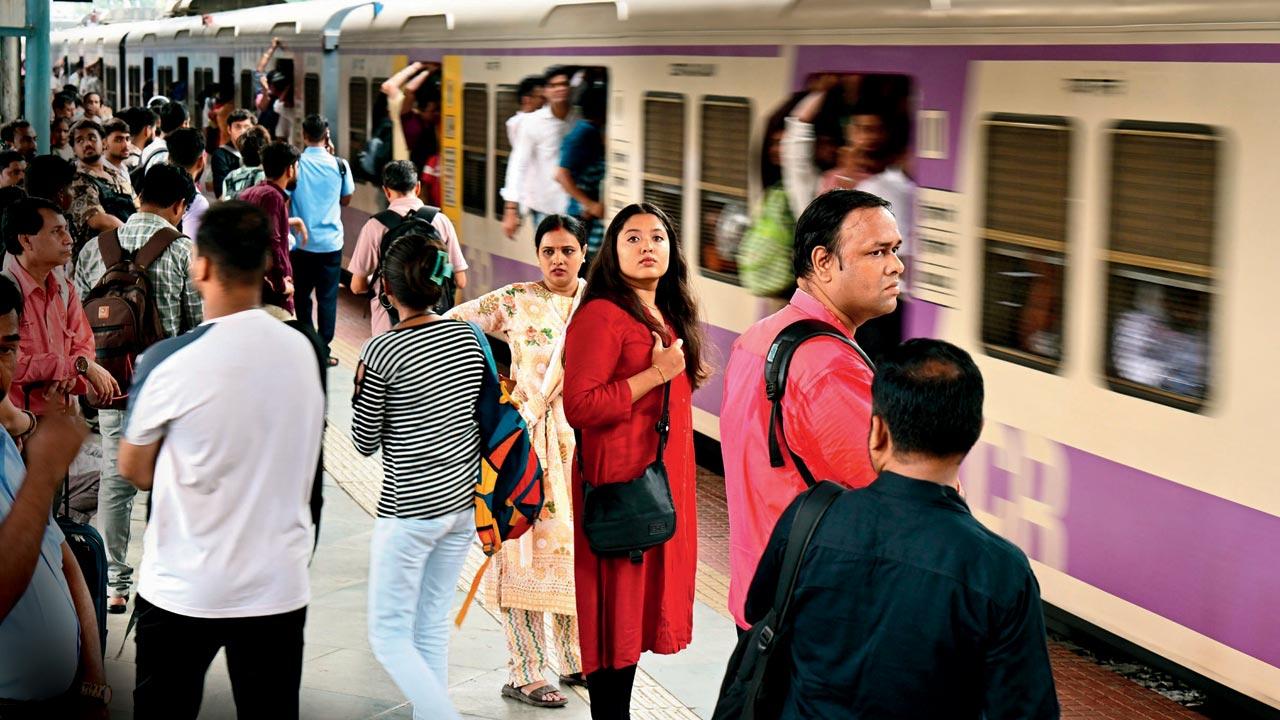 Rutuja Balraj’s biggest fear is missing her Kalyan stop and having to wait at stations beyond her stop, most being remote and lonely. Pics/Shadab Khan