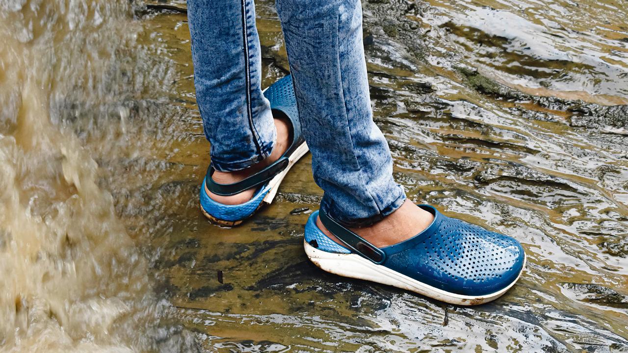 Avoid the squelchSay no to sneakers. They’ll never dry in time. Try rubber sandals, floaters, or jelly shoes that rinse easily. Always keep a pair of backup slippers at work