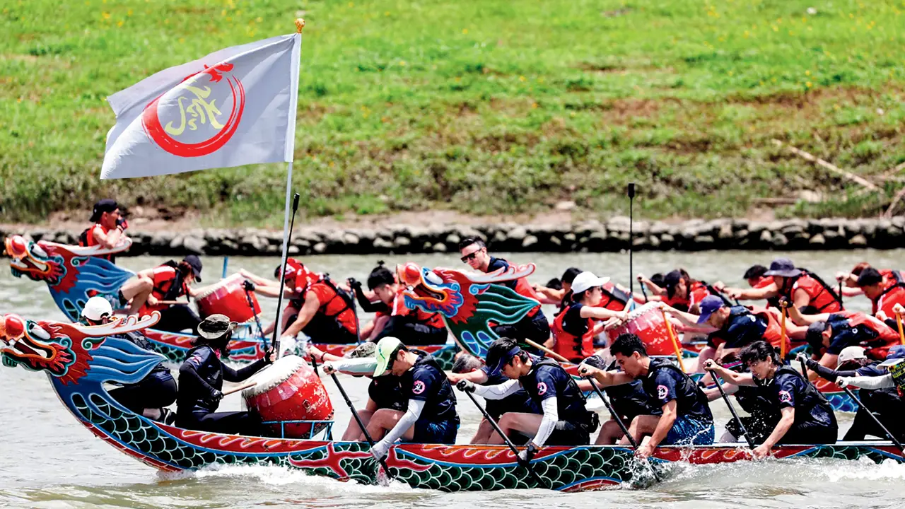 Dragon boat races light up Beijing’s Grand Canal during vibrant festival weekend
