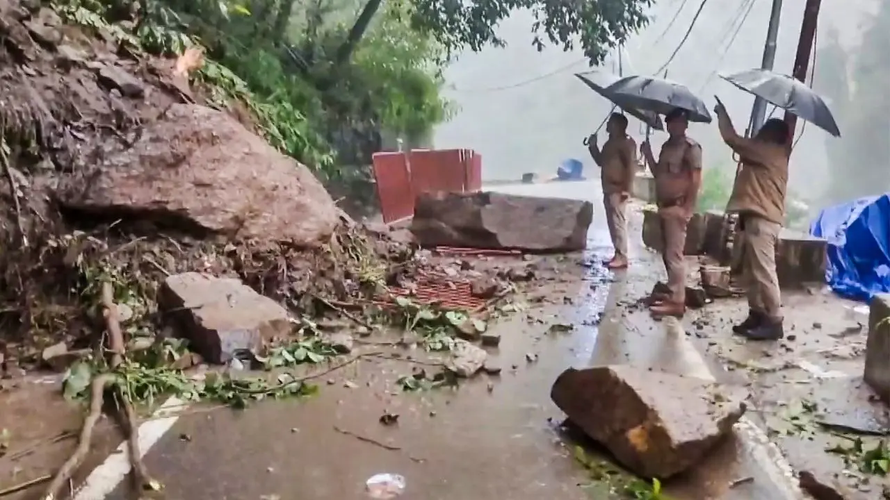 Uttarakhand: National Highway blocked near Nandprayag and Bhaneropani 