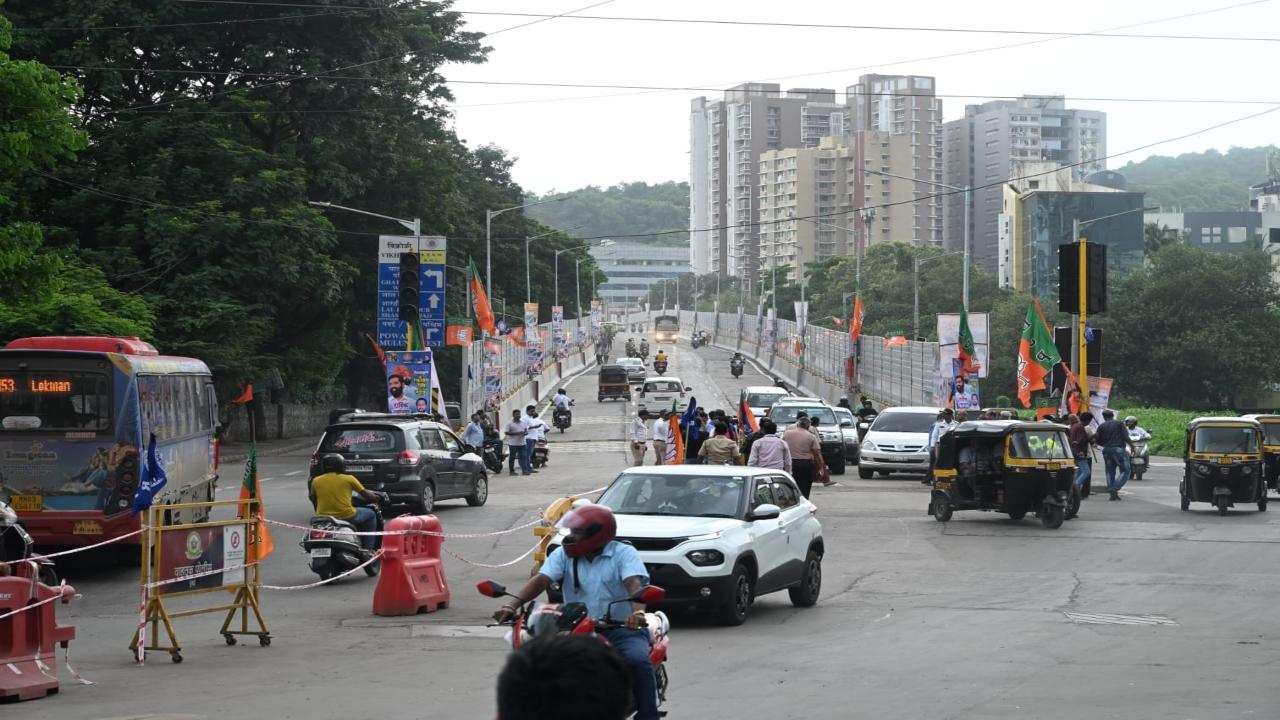 A total of seven piers were installed by the Railways, weighing 655 tonnes, while 2,142 tonnes of concrete were poured for the piers constructed by the BMC