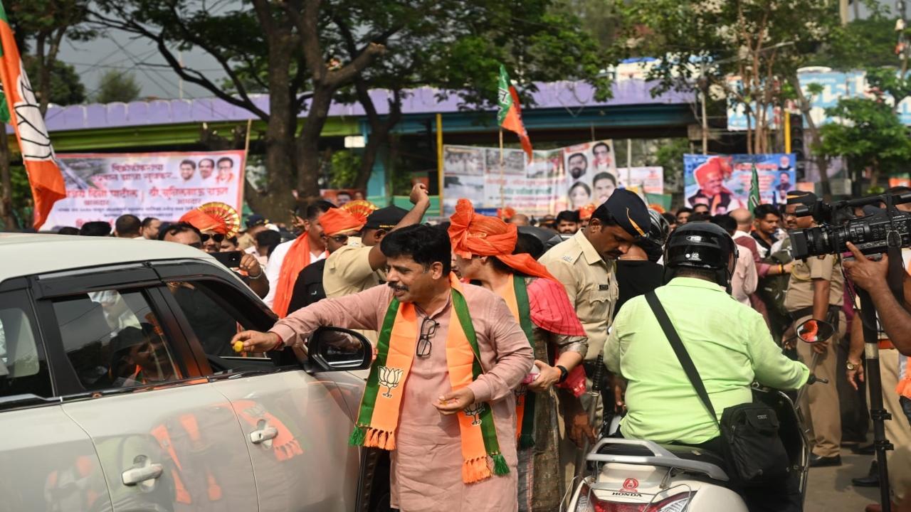 BJP workers distribute sweets to commuters. The work for the bridge started in 2018 during Chief Minister Devendra Fadnavis' first term