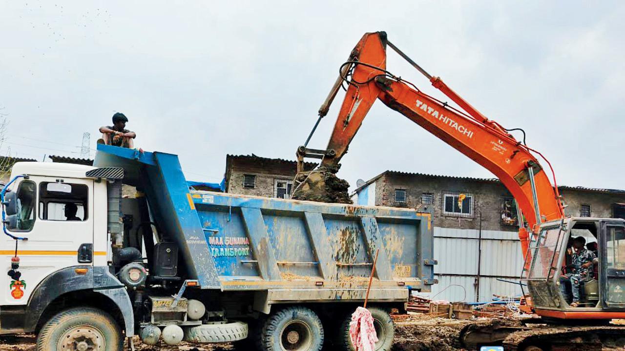 Mumbai: Vikhroli residents allege BMC silt trucks being used to transport debris