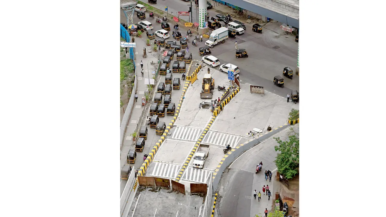 What are these speed breakers doing at start of Mumbai's Vikhroli ROB?