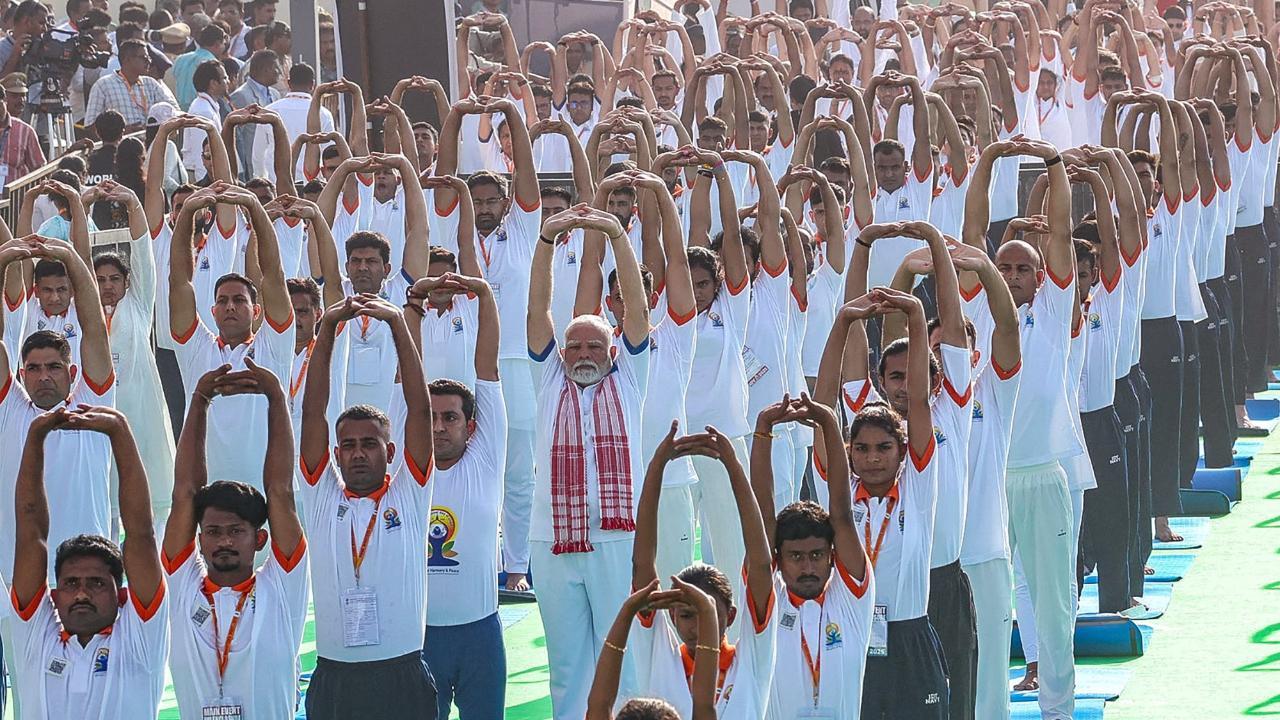 Int'l Yoga Day 2025 LIVE Updates: Events in AP, Guj set Guinness World Records