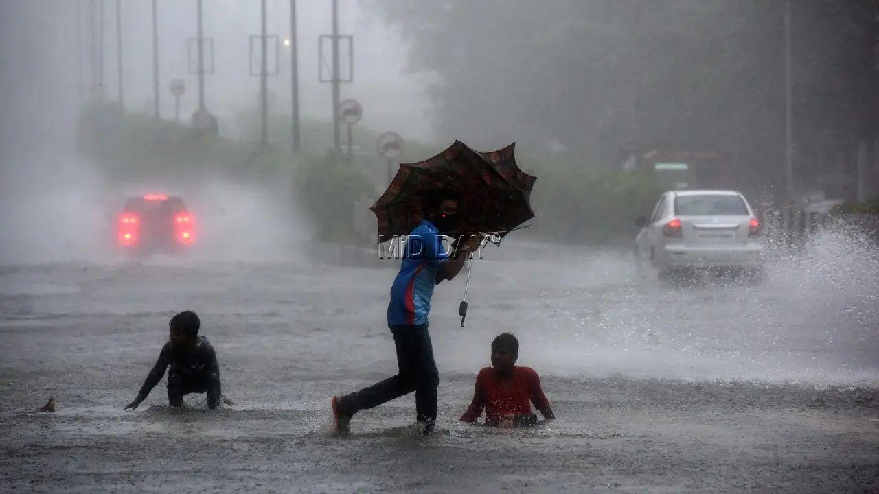 Thunderstorm, gusty winds batter Mumbai and several districts in Maharashtra
