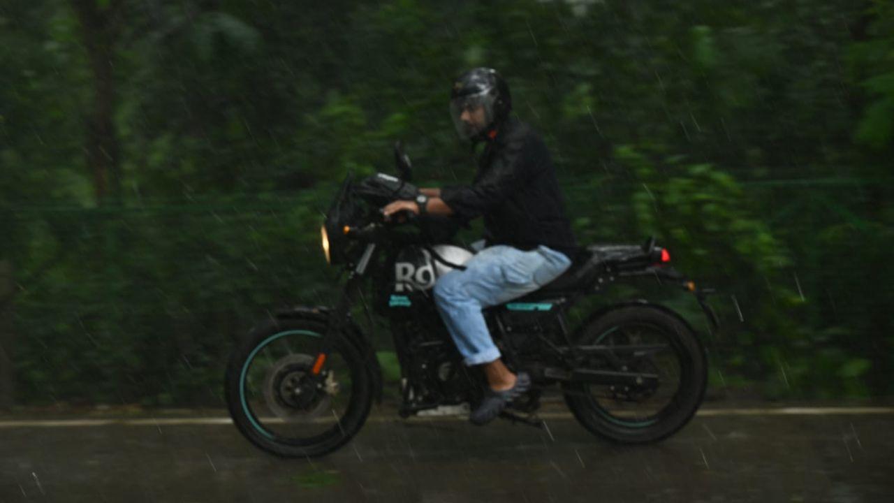 Mumbai is expected to experience a generally cloudy sky with heavy rainfall predicted at a few locations across the city and its suburban areas, according to the latest forecast issued by the weather department