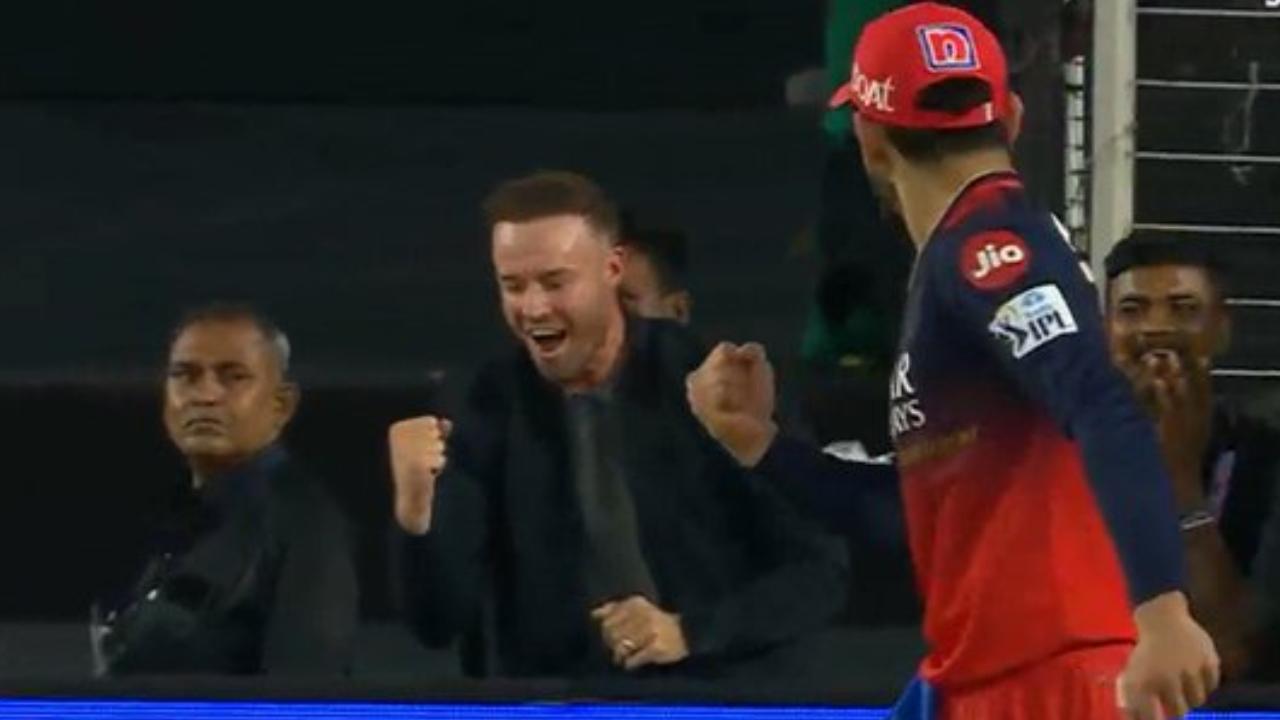Later, premier pacer Bhuvneshwar Kumar claimed the wicket of Marcus Stoinis for just six runs. Following the dismissal, Kohli and former RCB teammate AB de Villiers were seen celebrating the wicket near the boundary line