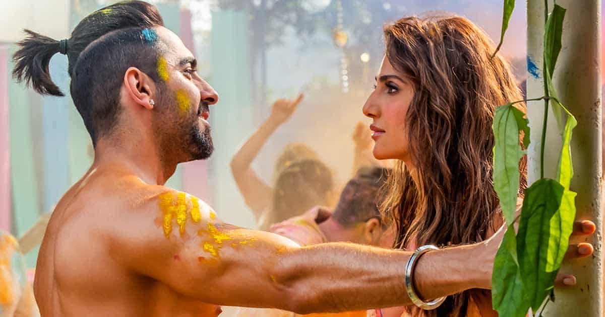 Chandigarh Kare Aashiqui is a romantic drama about Manu, a bodybuilder, who falls for Maanvi, a Zumba instructor. Their story takes a turn when Maanvi reveals she is a trans woman. This leads to Manu confronting his biases. The film is a sensitive portrayal of transgender experiences and the journey towards acceptance. 