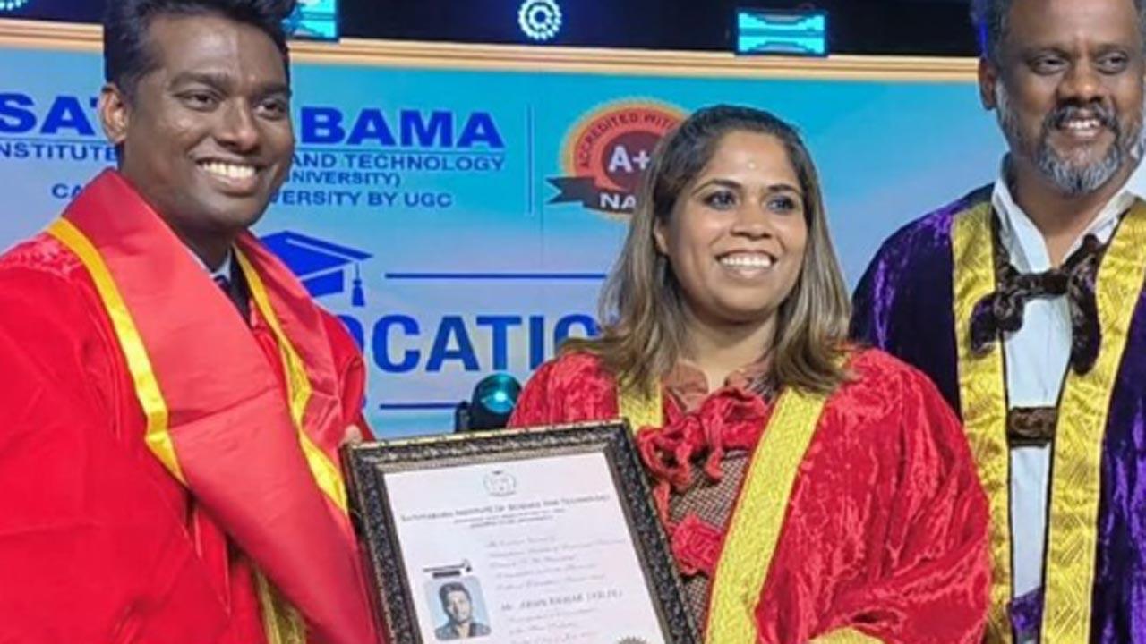 Atlee receives an honorary doctorate, Allu Arjun congratulates him