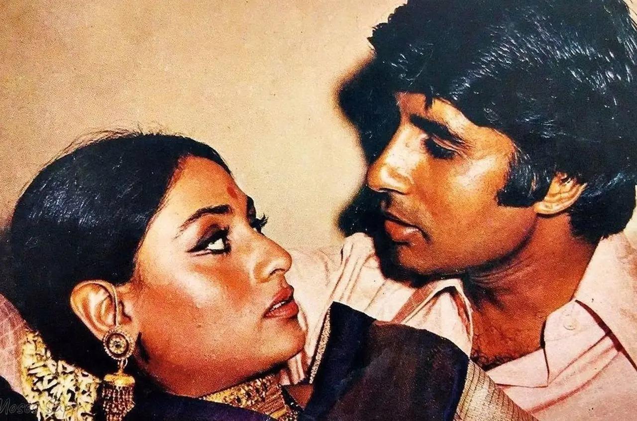 Abhishek Bachchan shared this gorgeous picture of his parents in their prime looking lovingly into each other's eyes. Sharing the picture, he wrote in 2020- 