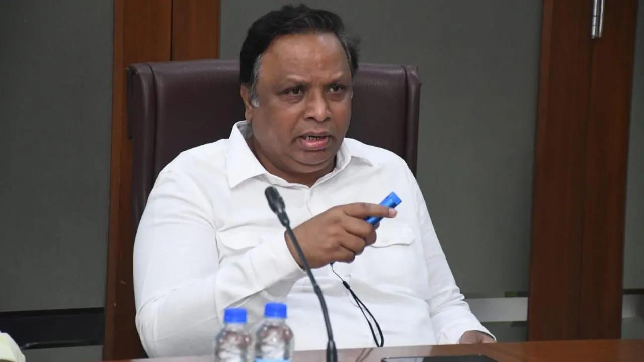 Ashish Shelar seeks MoU between state archives of Maharashtra and Gujarat