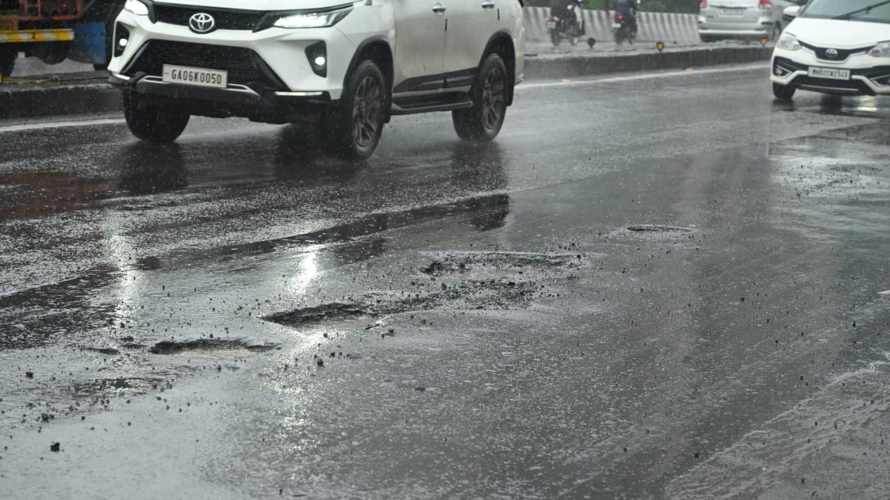 Earlier in June, In an attempt to streamline pothole complaints and their quick resolution, the Brihanmumbai Municipal Corporation (BMC) has launched yet another mobile application, Pothole Quickfix. The application was launched in the first week of June and is now available for download for all citizens of Mumbai