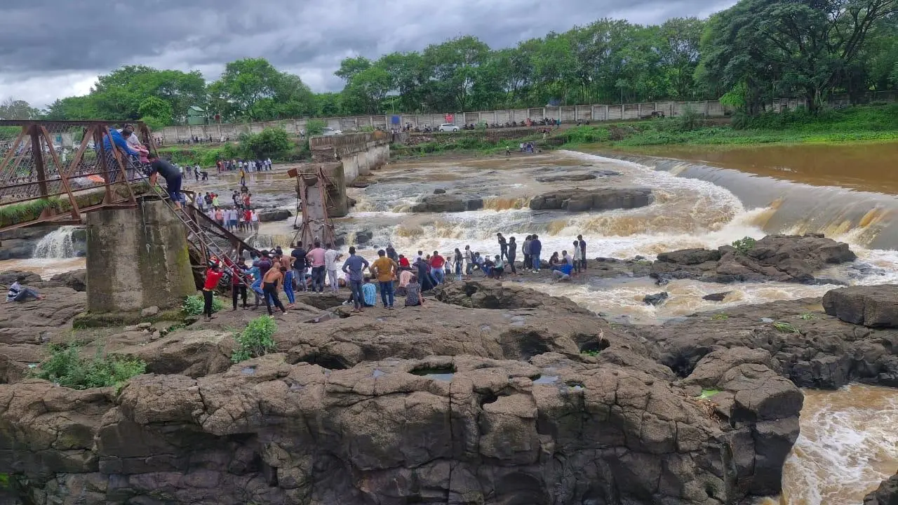 IN PHOTOS: Four dead, 18 injured as Indrayani river bridge collapses in Pune